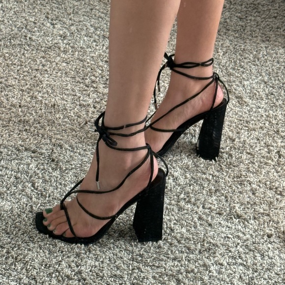 PrettyLittleThing Black Strappy Block Heels - Picture 4 of 4